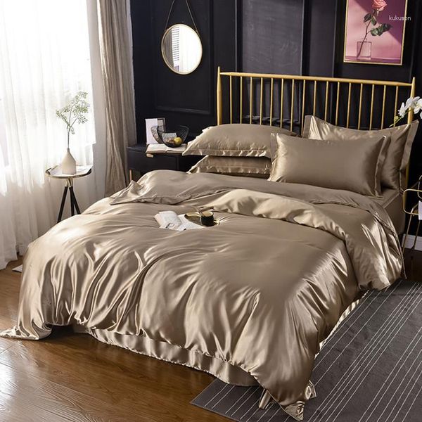 Ensembles de literie Ensemble de soie de luxe Ensemble de couette de beauté de peau saine Housse de couette Drap plat Taie d'oreiller Lit pour adulte