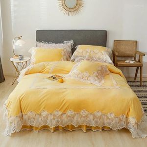 Ensembles de literie luxueuse jaune rose vert hiver en veille chaude en veille chaude princesse fille ensemble en dentelle blanche couvre à couvre-lits de lit de jupe