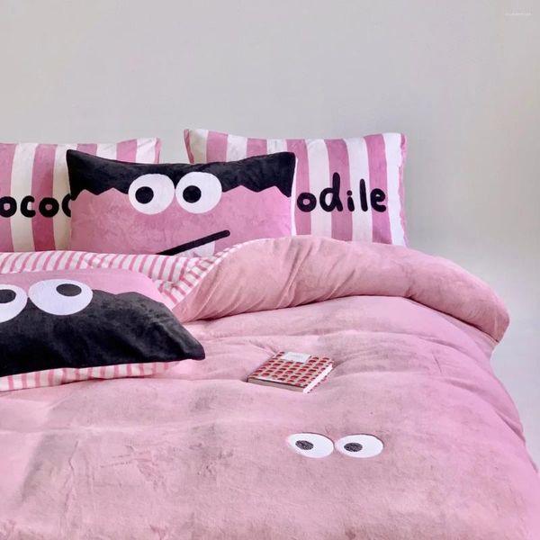 Conjuntos de cama Moden Bonito Dos Desenhos Animados Flanela Fleece Duveta Capa Set Grosso Inverno Outono Quarto Macio 4 PCS Bordado Kid Quarto Cama