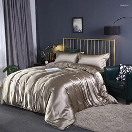 Beddengoed sets moerbei zijden luxe set met ingebouwde plaat van hoge kwaliteit satijnen zachte gladde vaste kleur quilts cover