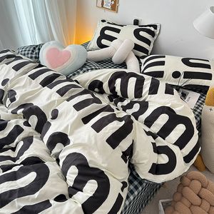 Beddengoed sets Nordic Zwarte Letter Set Met Kussensloop Bed Vlakke Laken Mode Dekbedovertrek Kid Adult Queen Full Twin Size Beddengoed 230906