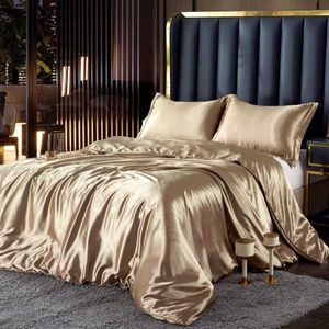 Ensembles de literie Ensemble de literie en soie de mûrier nordique avec housse de couette Drap de lit Couple de luxe Simple Double Été 12 Personnes Drap de lit Z0612