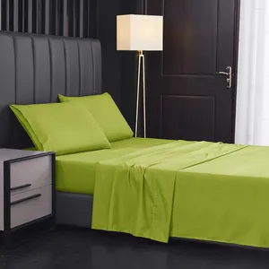 Ensembles de literie Style nordique Ensemble de quatre pièces Housse de couette Drap de lit Taie d'oreiller Solide Broderie 4 pièces Literie de luxe King Size