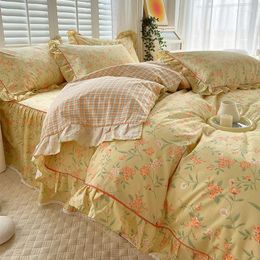 Ensemble de literie de style pastoral couvercle de couette 4pcs avec volants en coton fleur imprimée décoration pour filles pure jupe de lit de lit roi