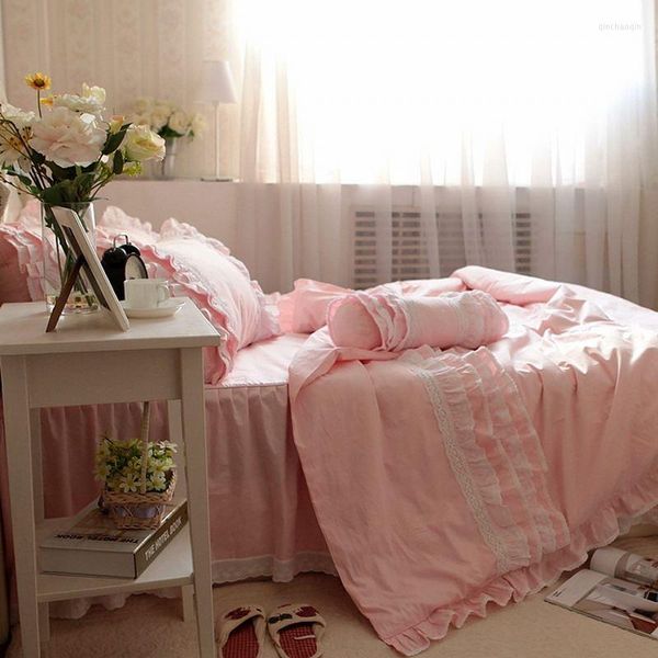 Juegos de cama Pink Princess Bedspreas Set Korean Luxury Wedding Color sólido Encaje Ruffle Funda nórdica Bedskirt Fundas de almohada Algodón