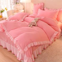 Conjuntos de ropa de cama Pink Princess Girls Conjuntos de encaje con volantes Funda de edredón de lujo Sábana y fundas de almohada Ropa de cama suave Decoración para el hogar 231211