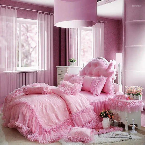 Juegos de ropa de cama Pink Princess Lace Ruffles Set Luxury Jacquard Satin Duved/Quilt Cover Bed Falda Casas de almohadillas de algodón