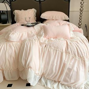 Juegos de cama de cama Pink Princess Juego de chifón de estilo coreano Huecar Hugues Out Bordery Ruffles Cubierta de la cama Capas de almohadillas Home Textil