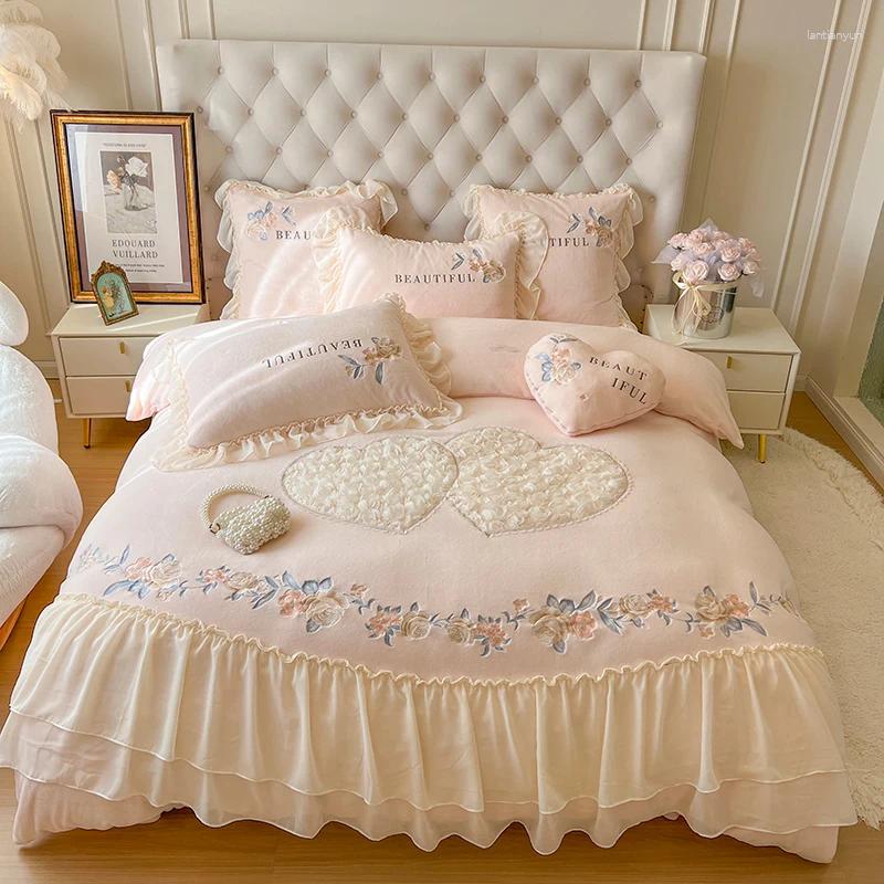 Bedding Sets Pink Princess Wedding Conjunto de renda de babados amoros Flores de rosa Bordado de veludo de fão de lã de vegeta