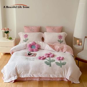 Beddengoedsets Roze Stereoscopische Bloemen Applique Borduren Meisjes Set Fluweel Fleece Warm Kort Pluche Dekbedovertrek Laken Kussenslopen