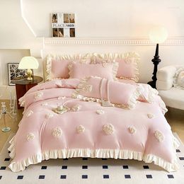 Conjuntos de ropa de cama Rosa estereoscópico Trabajo hecho a mano Flores Bordado Encaje Volante Estilo coreano Chicas Conjunto Funda nórdica Sábana Fundas de almohada