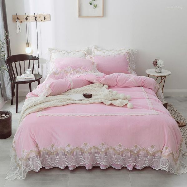 Ensembles de literie Rose Blanc Vert Bleu Princesse Style Polaire Tissu Hiver Épais Fille Ensemble Flanelle Dentelle Housse de Couette Lit Jupe Taies D'oreiller