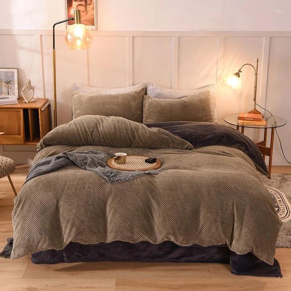 Ensembles de literie Plaine Classic Texture Flanelle Ensemble doux et confortable lit en peluche hiver