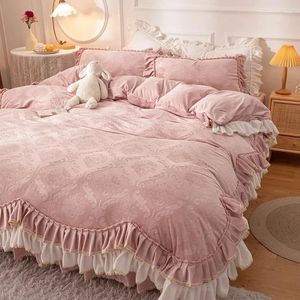 Ensembles de literie Lit en velours de corail en peluche Quatre pièces Double Flanelle Housse de couette Jupe de lait