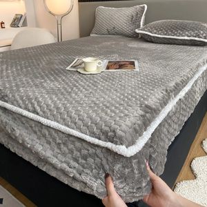 Conjuntos de ropa de cama Sábana ajustable de felpa Sábana cálida con banda elástica Funda de colchón beige Fundas de cama para el hogar 231213