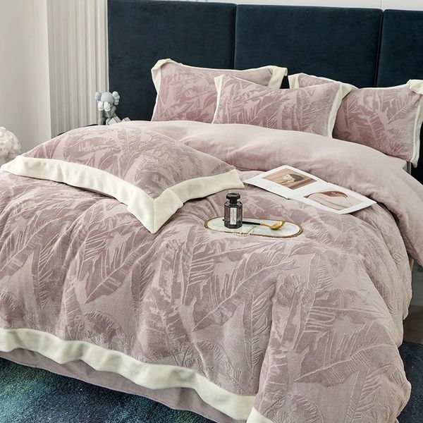 Ensembles de literie Peluche hiver velours polaire 4 pièces ensemble de literie sculpté velours Jacquard corail polaire housse de couette ensemble drap de lit couvre-lit taies d'oreiller 231122