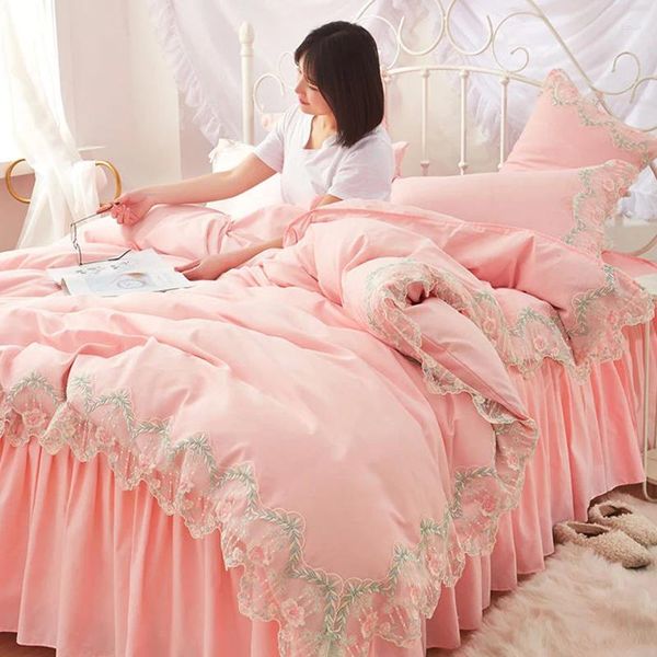 Juegos de cama de ropa de cama Princess Lace Edge Home Juego de cuatro piezas Funda de almohada de chapa Cubierta nórdica Bed B123