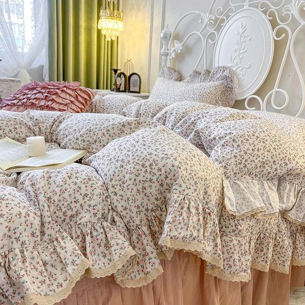 Juegos de cama de cama de algodón puro algodón de doble capa de encaje volantes franceses vintage floral set dórtono de tapa de tapa falda colas de almohada