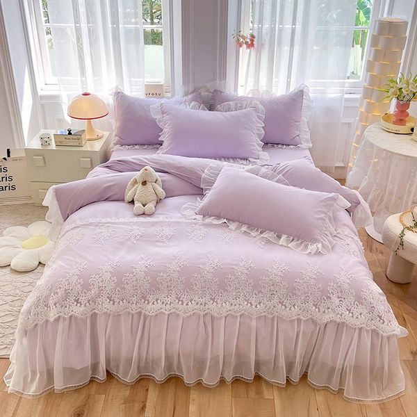 Conjuntos de ropa de cama Juego de funda nórdica con volantes de encaje francés romántico, falda de cama, sábana con fundas de almohada, boda de estilo coreano