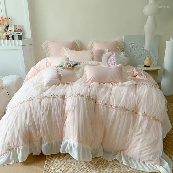 Ensembles de literie romantique français princesse mariage ensemble doux confortable rose dentelle fleurs broderie volants housse de couette drap de lit taie d'oreiller