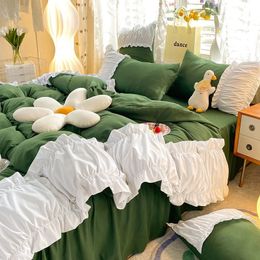 Ensembles de literie romantique princesse vert dentelle housse de couette ensemble filles femme couleur unie jupe de lit drap décor chambre textiles de maison 231211
