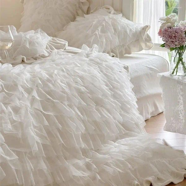 Ensembles de literie romantique Puffy gâteau dentelle volants princesse mariage ensemble peluche chaleur velours polaire housse de couette drap de lit taies d'oreiller