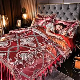 Ensemble de lit de literie en satin Ensemble de lit de luxe Jacquard Jacquard Lit Jirt de couchet de couette en dentelle quatre pièces Littpread Nordic Style Queen Bedding Set J240507