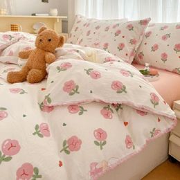 Conjuntos de ropa de cama Conjunto de cuatro piezas de algodón lavado con encaje floral pequeño Todas las sábanas Fundas de edredón Verano