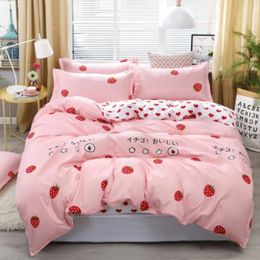 Ensembles de literie Ensemble de couette double face rose fraise Queen Full Single Twin Size Linge de lit Housse de couette Love Heart Sheet Taie d'oreiller 231121