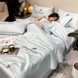 Conjuntos de ropa de cama Conjunto de edredón de verano Textiles para el hogar Hielo Fresco Edredón fino Sábana de cama Funda de almohada 4 unids Queen Tamaño Manta Lavable 231202