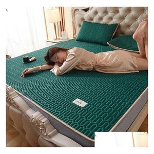 Ensembles de literie Été Refroidissement Lit Tapis Glace Soie Matelas Pliable Doux Cool Sommeil Taies D'oreiller FL Taille Protecteur Drop Livraison Maison Gard Dhfva