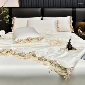 Ensembles de literie refroidissement d'été Quilt Ice Silk Couvrette de luxe Ensemble de luxe Double Lit Lin Broidery Coundre de dentelle Coundre de lits