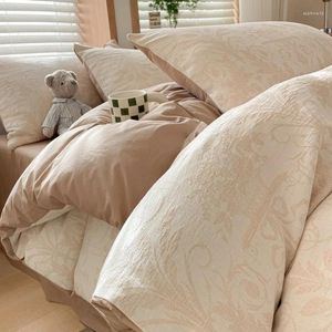 La literie définit des draps de lit en coton pur de trois couches et des couvercles de couette