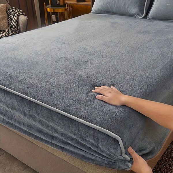 Les parures de lit améliorent le confort de votre chambre avec ce drap-housse doux et luxueux en velours de lait !