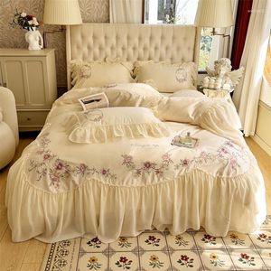 Beddengoed sets vintage Franse beige roze kanten ruches bloemen borduurwerk set Egyptische katoenen quilt/dekbedovertrek laken kussensloop