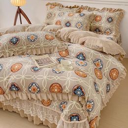 Conjuntos de ropa de cama Terciopelo de leche caliente con acolchado de algodón y cubierta de cama engrosada Juego de cuatro sábanas de fundas de edredón de coral coreano