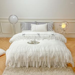 Ensembles de literie blanc Style coréen princesse dentelle volants bord noir nœud ensemble housse de couette jupe de lit ou drap housse taies d'oreiller