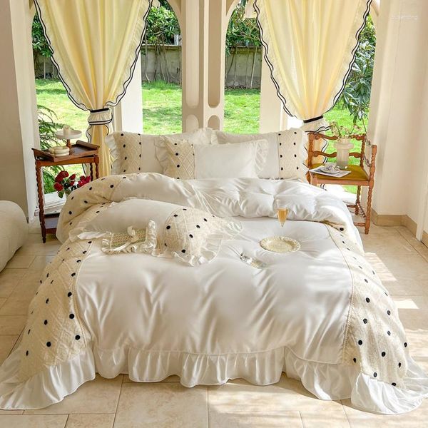 Juntos de ropa de cama White Pink White Yellow Korean Princess Style 4 PCS Set Patchwork Bordado Bordado Ruffles Divet Cubierta de almohadilla de almohadilla