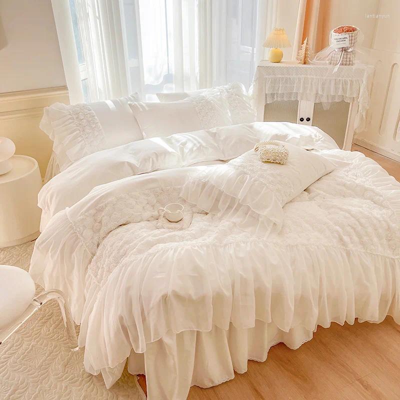 Bettwäsche Sets weiße Pure Cotton Prinzessin Set handgefertigte Rosenblumen Stickereien Spitzen Rüschen Bettdecke Bettdecke Bettrock Kissenbezüge