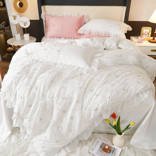 Juegos de ropa de cama White Satin 600TC Egipcio Algodón Cordero elegante y decoración de mariposas 3D Vubo de tapa década Juego de almohadillas de sábana de cama