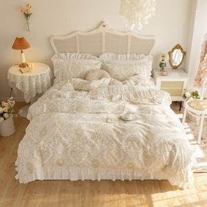 Beddengoed sets winter zacht gesneden fluwelen fleece prinses bruiloft bed rok set dekbed deksel quilt bodem linnen kussenslopen