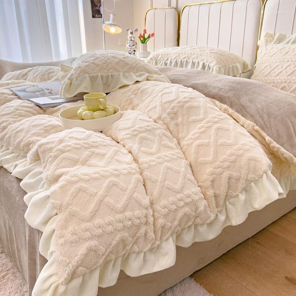 Juegos de ropa de cama Invierno Taffre Set de 4 piezas y edredón calentado de tres piezas Velvet de leche