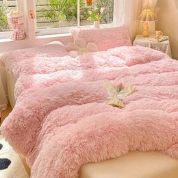 Beddengoedsets Winterwarm Nertsen fluwelen dekbedovertrek Dubbele koningin Koning dekbedovertrekken Sprei Coral Fleece deken Lange pluchen dekbedovertrek 231129