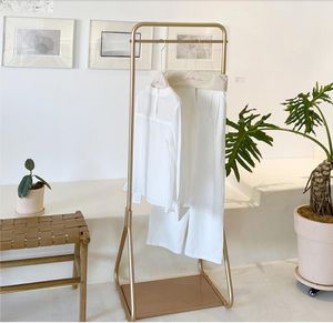 Perchero para ropa de dormitorio, soportes de almacenamiento de tela para Hotel de aterrizaje, estante colgante para ropa de baño nórdico, estantes pequeños simples para el hogar