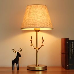 Lámpara de escritorio para dormitorio, mesita de noche cálida, originalidad contemporánea, carácter individual, sala de estar, decoración áurea, lámparas de mesa