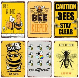 Bee Kind Funny Retro Metal Painting Poster Bee Happy Vintage Metal Sign Inicio Decoración de pared al aire libre Honeybee BeeKeeper Slogans Art Tin Plate 30X20cm W03