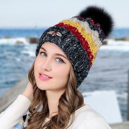 Bonnet/Crâne brodés d'abeilles tricotés en cachemire épaississant, chapeaux chauds pour femmes, tricot quadricolore et bonnet en laine de velours, chapeau d'hiver pour dame