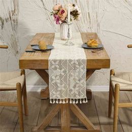 Beige Crochet Dentelle Chemin de Table avec Gland Coton Décor De Mariage Tissu Creux Nordic Romance Couverture Café Lit Coureurs 210709