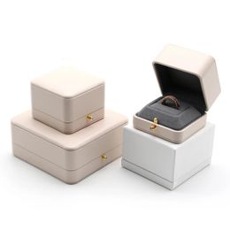 Caja de joyería Beige, soporte para pendientes de anillo de cuero PU, caja de embalaje para regalo, caja de anillo de matrimonio, organizador de almacenamiento de joyas, ataúd 240222