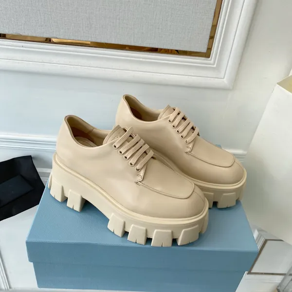 Chaussures Oxford à plate-forme en cuir polonais beige pour femmes designer de luxe à lacets bout rond robuste semelle Chunky Lug Monolith Penny Luxe appartements chaussures d'usine